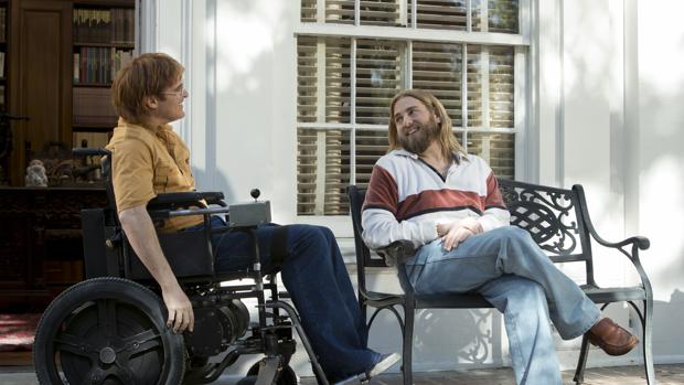 Joaquin Phoenix y Jonah Hill en «No te preocupes, no llegará lejos a pie»