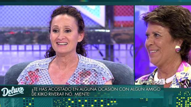 Dulce en «Sábado deluxe» sometiéndose a la máquina de la verdad junto a Conchita, la poligrafista