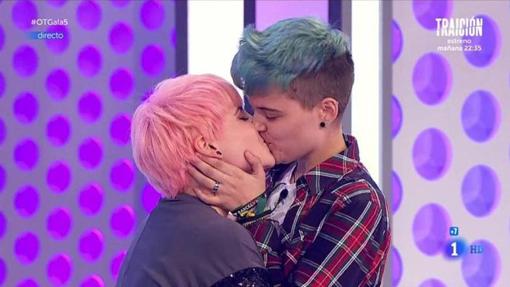El beso entre Marina y Bastian