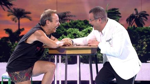 El Maestro Joao y Jorge Javier Vázquez en el plató de «Supervivientes»