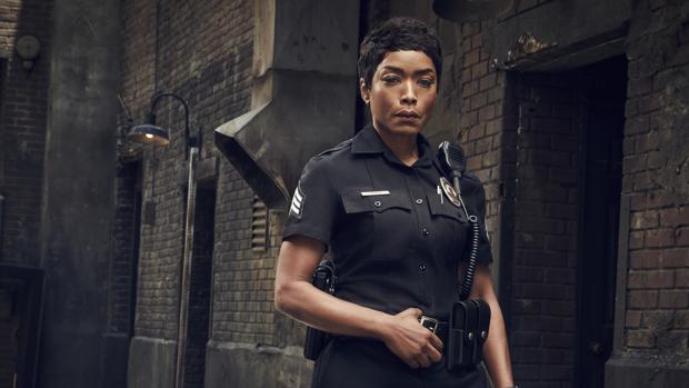 Angela Bassett, interpreta a Athena Grant en «9-1-1»