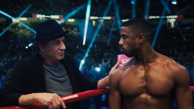 En el centro del ring, está el adonis Michael B. Jordan y el montañoso Florian Monteanu