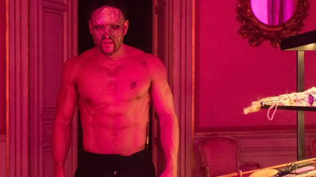 Mario Casas interpreta a un empresario de éxito en «Instinto»