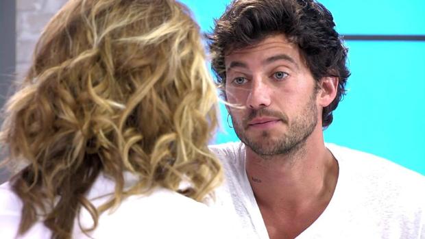 Jorge Brazález despidiéndose de Emma García en «Viva la vida»