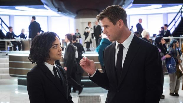 Tessa Thompson y Chris Hemsworth