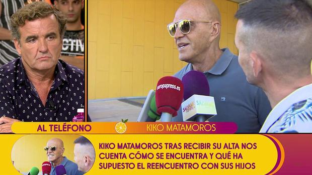 Antonio Montero escuchando la réplica a sus palabras de Kiko Matamoros en «Sálvame»