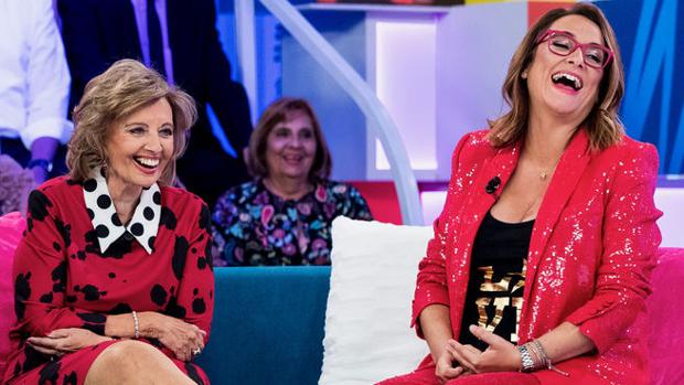 María Teresa Campos y Toñi Moreno en el plató de «Aquellos maravillosos años»