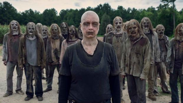 Alpha, junto a Los Susurradores, en «The Walking Dead»