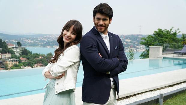 Protagonistas de «Dolunay», la última telenovela turca de Divinity