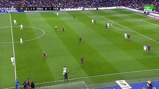 Minuto 31 del clásico: el Madrid, sin centro del campo