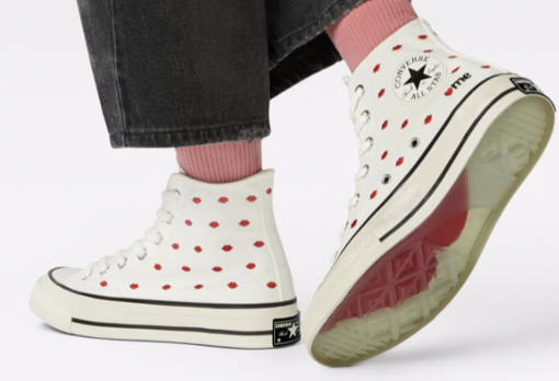 Celebra el amor todos los días estrenando esta colección de Converse