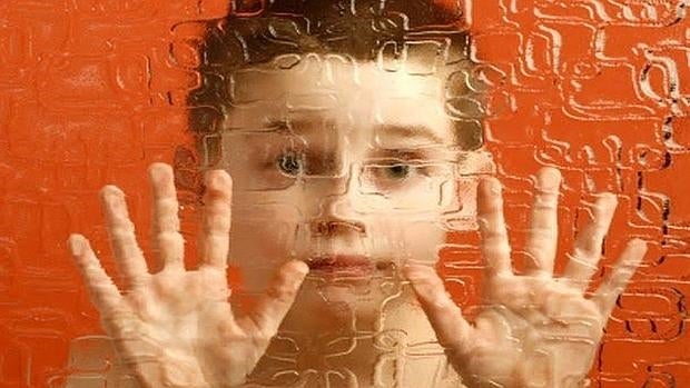 Niño con autismo