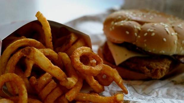 Los alimentos ultraprocesados parecen aumentar el riesgo de cáncer