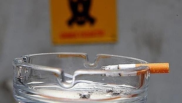 El riesgo de desarrollar un cáncer de pulmón se incrementa entre 15 y 30 veces en un fumador.