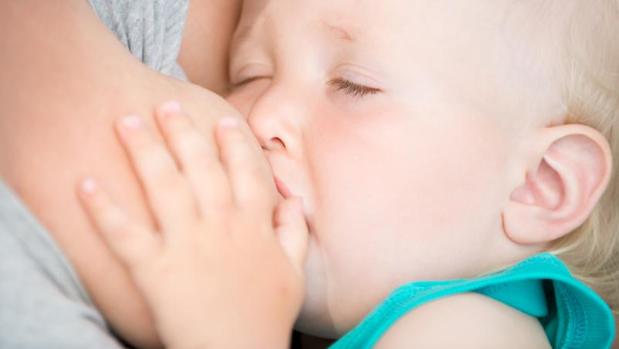 La leche materna contiene más de 200 moléculas de azúcar diferentes