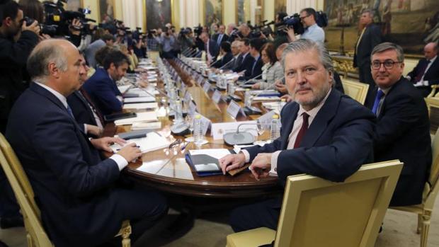 El ministro de Educación, Íñigo Méndez de Vigo al inicio de la Conferencia Sectorial con los consejeros autonómicos celebrada el pasado mes de mayo.
