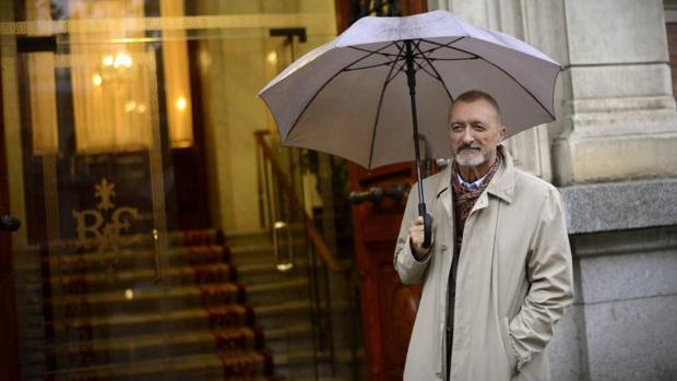 Arturo Pérez Reverte es uno de los autores calificados de «machistas y misóginos» por las autoras del artículo