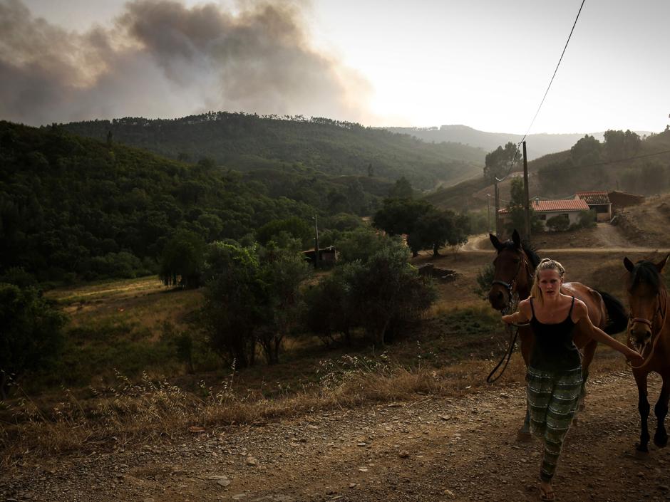 Temor A Que El Incendio Del Algarve Pase A Espana