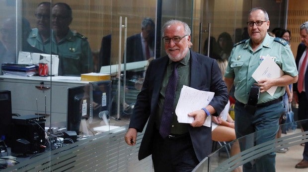Pere Navarro, ayer en rueda de prensa en la sede de la DGT en Madrid, anunció la incorporación de 250 agentes de la Guardia Civil a la Agrupación de Tráfico durante este mes de septiembre