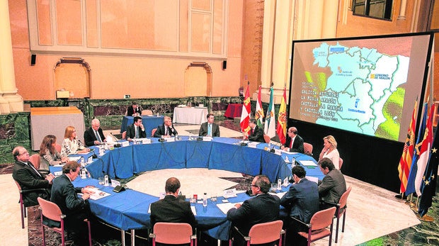 Reunión ayer en Zaragoza de los presidentes autonómicos de la «España despoblada»