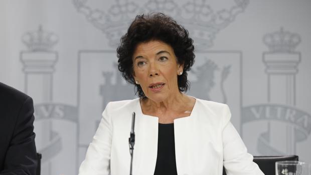 La ministra de Educación y portavoz del Gobierno, Isabel Celaá, este viernes