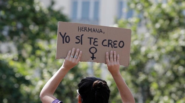 Manifestación en València «contra la justicia machista y vergonzosa sentencia de la Manada» convocada por el Sindicato de Estudiantes