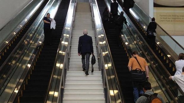 Es importante hacer un buen uso de las escaleras mecánicas