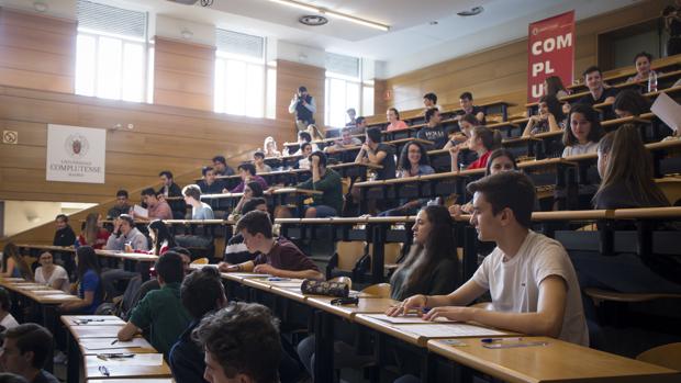 Los estudiantes no verán incrementadas sus becas el próximo curso