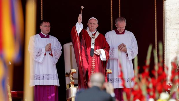 El Papa Francisco, durante la misa de Pentecostés en la Plaza de San Pedro