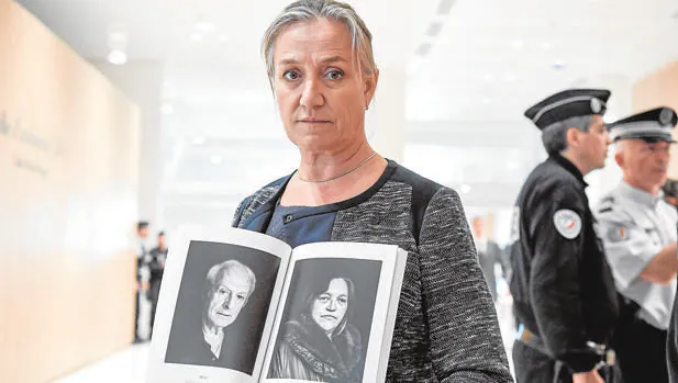La neumÃ³loga francesa Irene Frachon muestra un fotolibro con retratos de Â«vÃ­ctimasÂ» de Mediator. Esta experta declararÃ¡ en el juicio