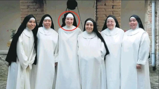 Sor María Teresa, en el centro