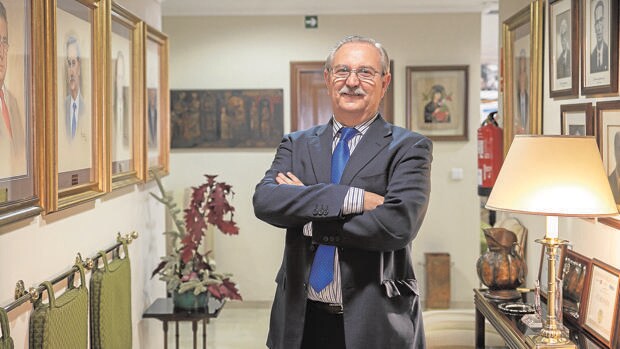 Serafín Romero es el presidente de la organización médico colegial