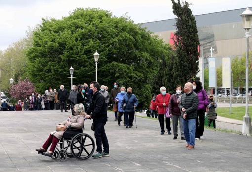 Many people queue to get vaccinated against Covid 19 at the vaccination center installed in the Palacio de Deportes de Gijón