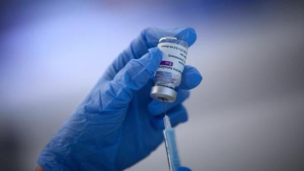 Suecia recomienda la vacuna de AstraZeneca solamente a personas de 65 años