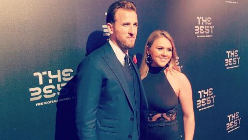 Harry Keane con traje de Thom Sweeney