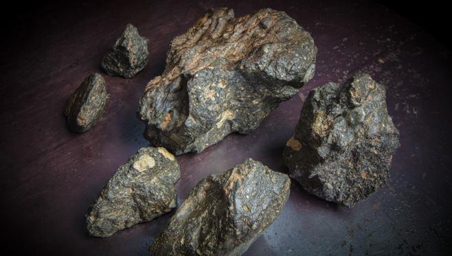 Los seis fragmentos edl meteorito lunar alcanzan casi los 5 kilos y medio de peso