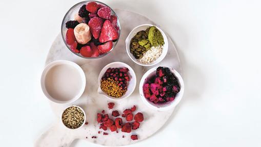 Rojo y negro, una de las recetas del libro ‘Smoothie bowls’ de Fern Green