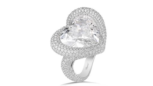 Anillo de Alta Joyería con un diamante talla corazón
