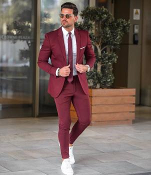 El traje granate, nuevo invitado de tu armario de primavera