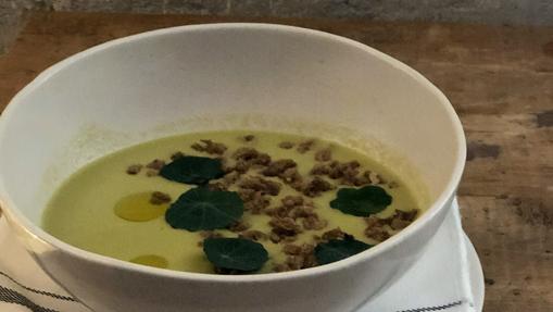 Crema fría de tomates verdes, una versión del gazpacho de Fismuler