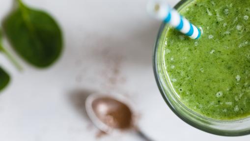Zumos y batidos verdes, una manera rápida y digerible de tomar frutas y verduras