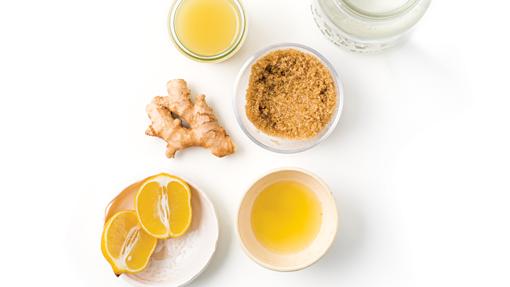 El ginger bug se elabora con jengibre, azúcar y agua