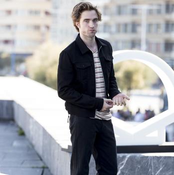 Robert Pattinson con look informal en San Sebastián