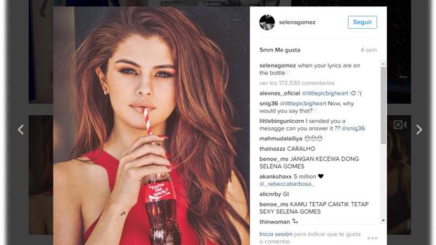 Selena Gómez consiguió hacer historia en Instagram al reunir una gran cantidad de «likes» con esta publicación en la que aparece con un popular refrescos