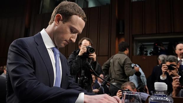 Mark Zuckerberg, fundador de Facebook, durante una comparencia en el Senado de EE.UU.