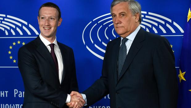 Imagen de archivo de Mark Zuckerberg con Antonio Tajani, Presidente del Parlamento Europeo