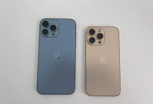 El iPhone 13 Pro Max (a la izquierda) y el iPhone 13 Pro