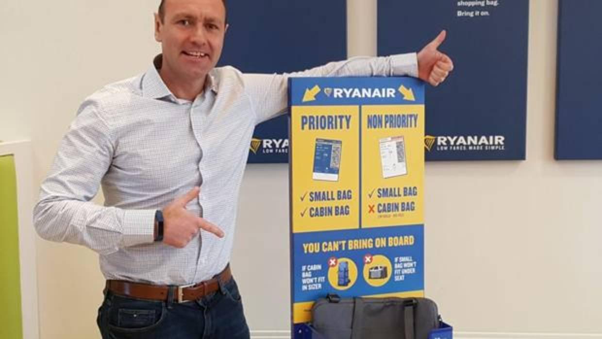 El fin de la «trolley» gratis en la cabina de los aviones: Ryanair empieza  a cobrar