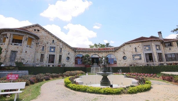 Vista de la villa Phi Anh de Dalat, al sur de Vietnam, conocida como la casa española por su estilo arquitectónico y donde vivió una de las concubinas de Bao Dai, el último emperador de Vietnam.