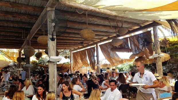 Hora de comer en Beso Beach, en Formentera